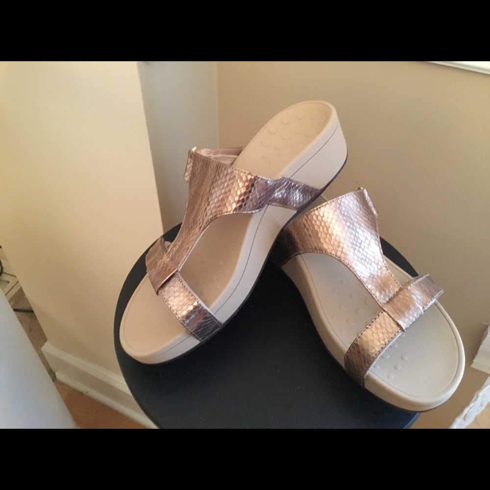 Vionic T-Strap Sandals